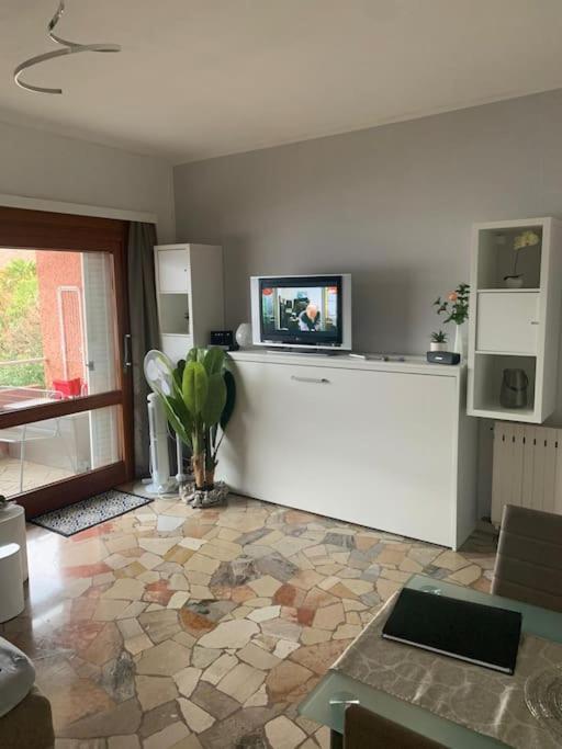 Ferienwohnung Studio Belvedere Brezzo Екстериор снимка