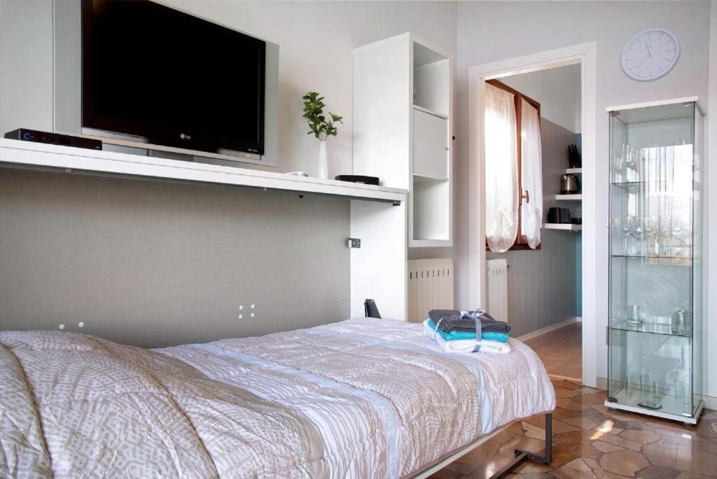 Ferienwohnung Studio Belvedere Brezzo Екстериор снимка